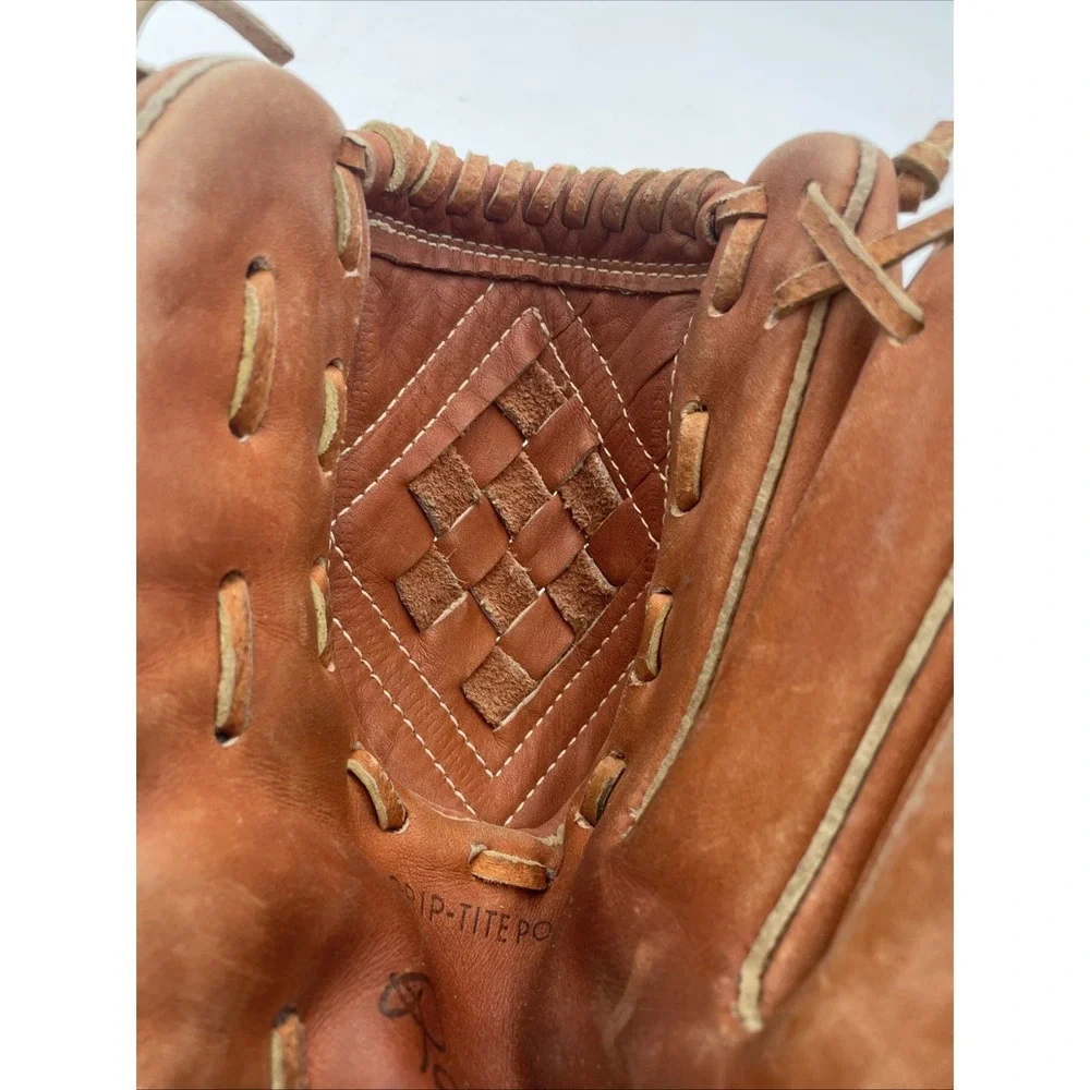 Wilson Roger Clemens RHT Baseball Glove Mitt Model #A2160 Vintage Roger Clemens